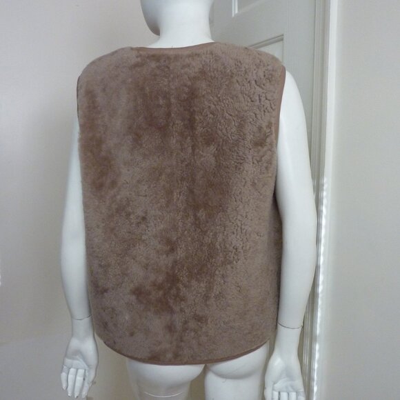 Theory Reversible Lamb Shearling Vest - Picture 10 of 11
